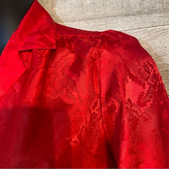 EUC Vtg Susan Van Heusen Women's Red Textured Button Up Blouse Top Shirt Size 10 - Picture 4 of 9